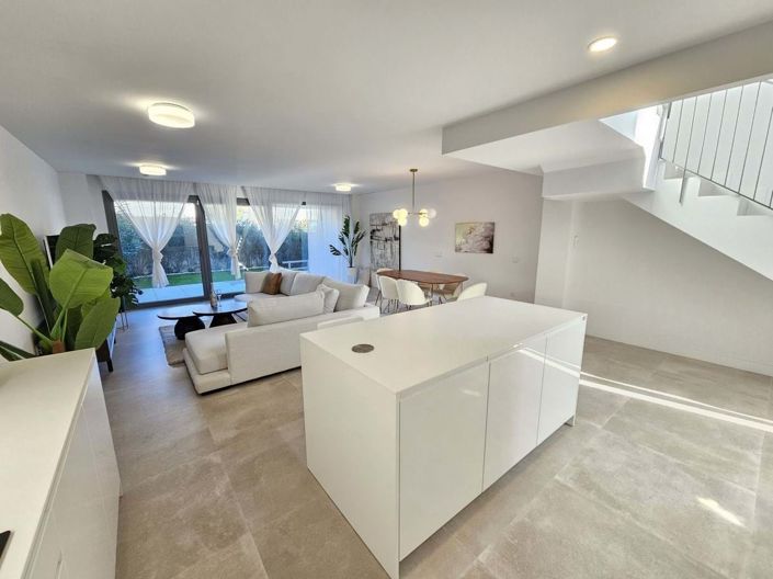 Image No.10-3 Bed Townhouse for sale