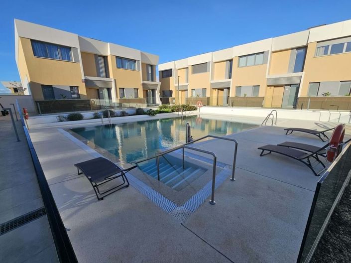 Image No.24-3 Bed Townhouse for sale