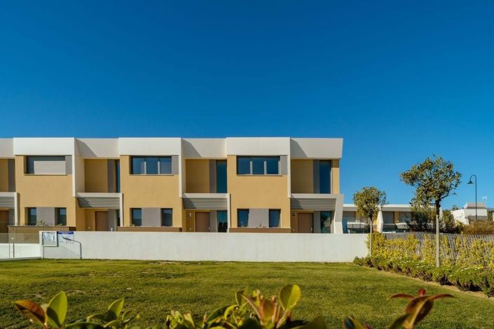 Image No.25-3 Bed Townhouse for sale