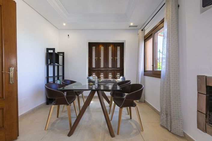 Image No.12-5 Bed Townhouse for sale