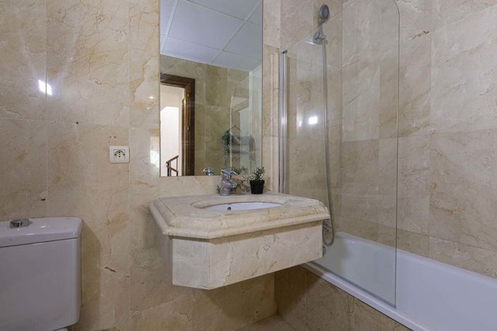 Image No.23-5 Bed Townhouse for sale