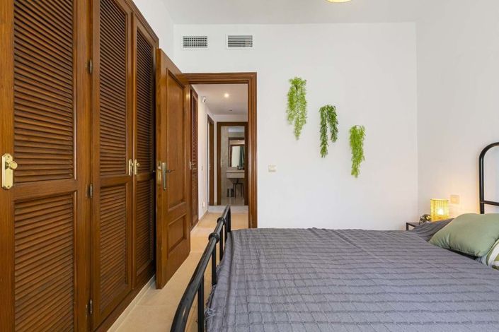 Image No.31-5 Bed Townhouse for sale