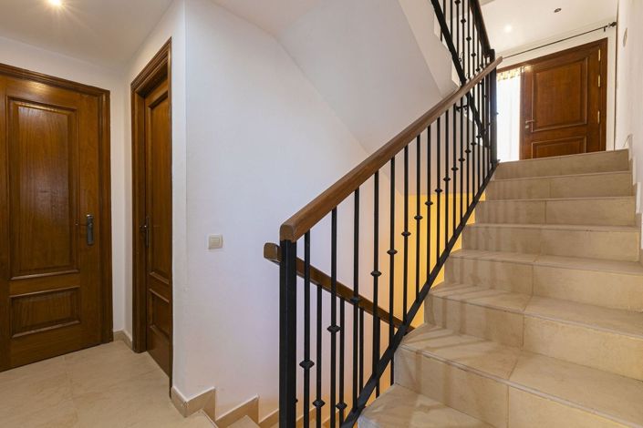 Image No.35-5 Bed Townhouse for sale