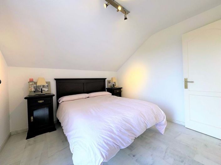 Image No.20-3 Bed Apartment for sale