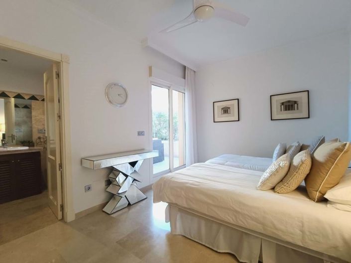 Image No.21-3 Bed Apartment for sale