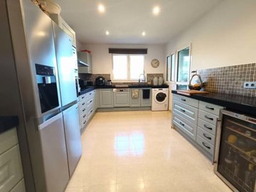 1447-529544-78d1f4f8b6655591b02d22fabb36a692d