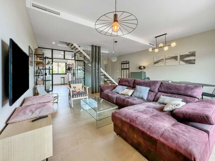 Image No.12-4 Bed Townhouse for sale