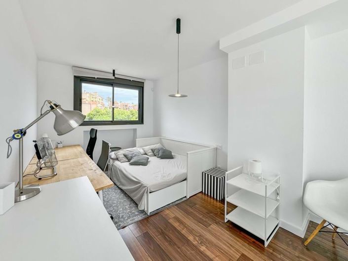 Image No.48-4 Bed Townhouse for sale