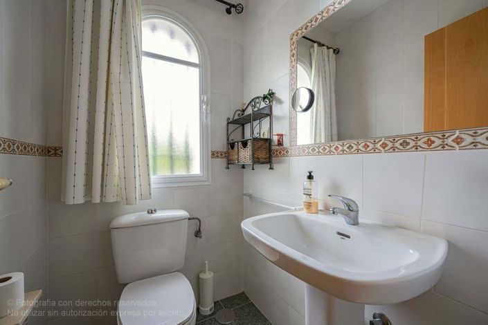 Image No.12-3 Bed Townhouse for sale