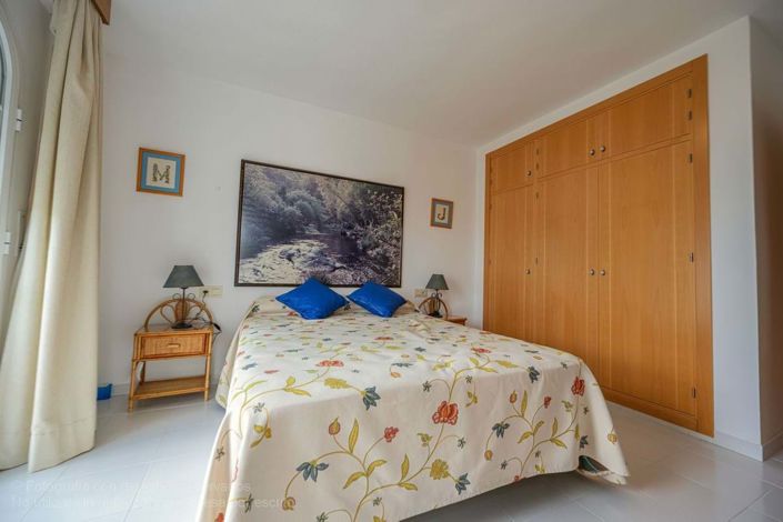 Image No.20-3 Bed Townhouse for sale