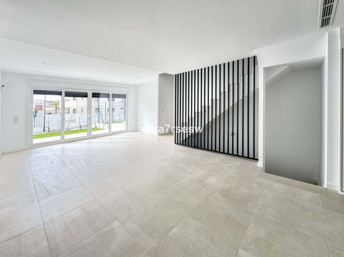 Image No.4-3 Bed Townhouse for sale