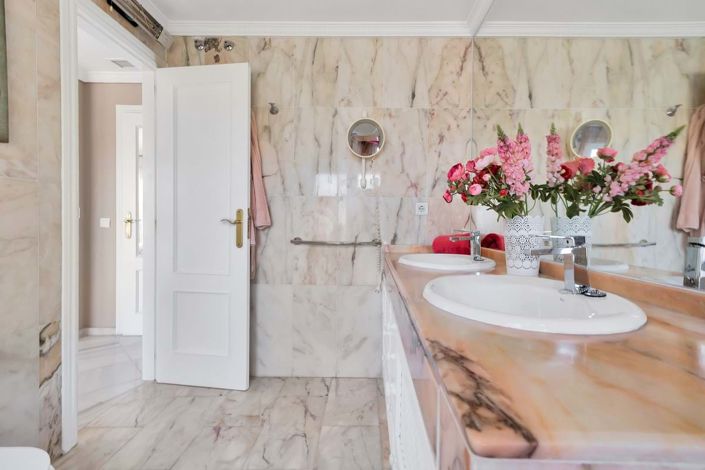 Image No.60-3 Bed Townhouse for sale