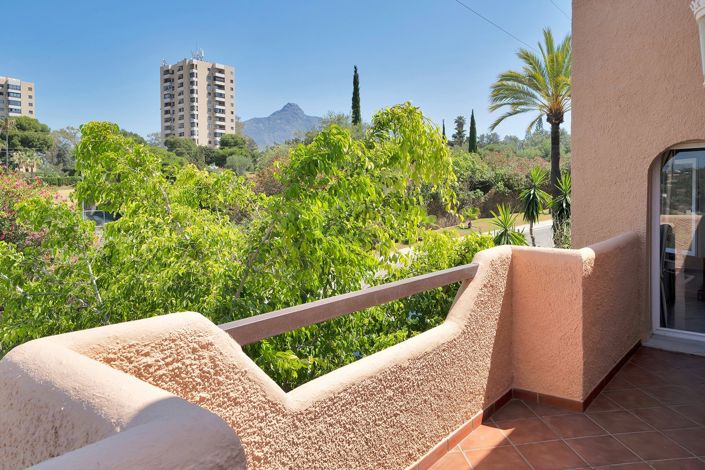 Image No.72-3 Bed Townhouse for sale