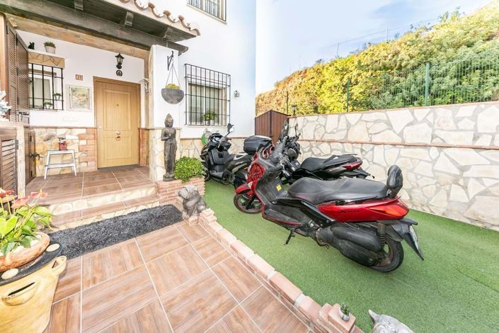 Image No.16-3 Bed Townhouse for sale