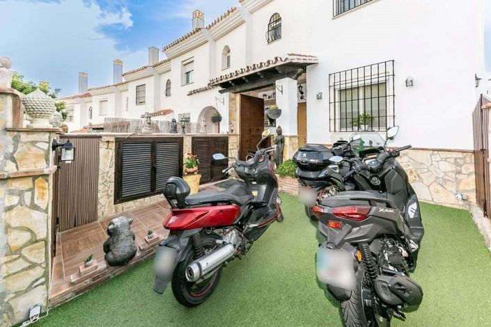 Image No.17-3 Bed Townhouse for sale