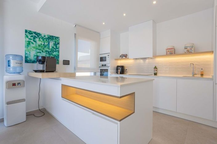 Image No.10-3 Bed Villa for sale