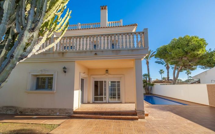 Image No.1-Villa de 4 chambres à vendre à Orihuela Costa