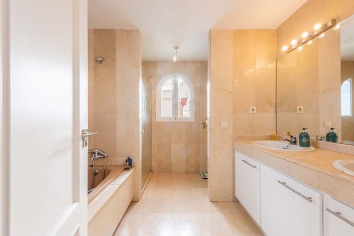 Image No.19-Maison de ville de 4 chambres à vendre à Estepona