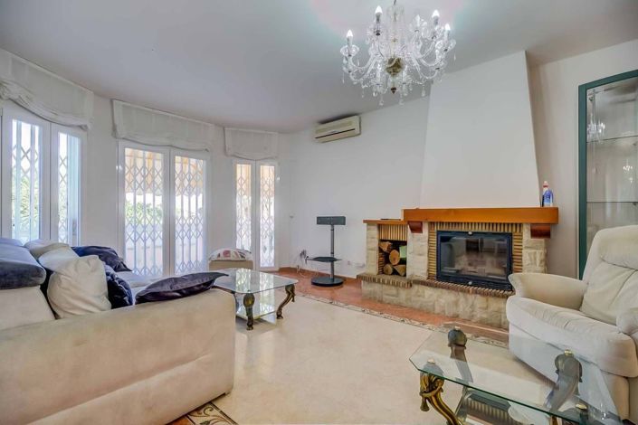 Image No.2-4 Bed Villa for sale