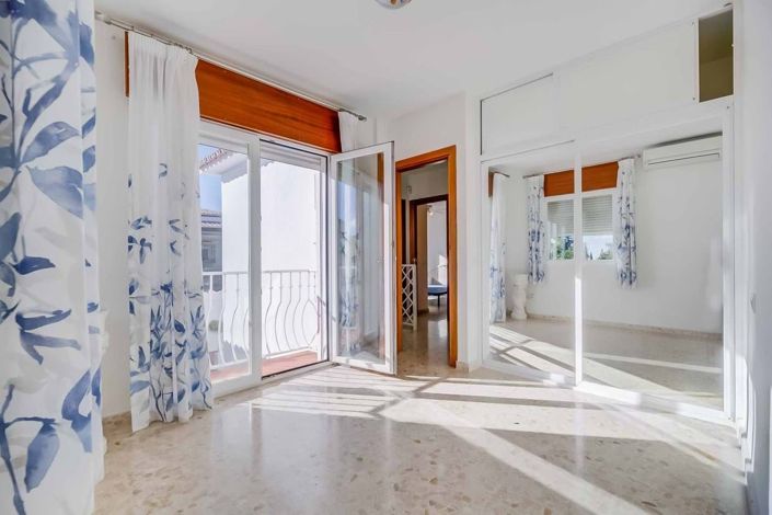 Image No.25-4 Bed Villa for sale