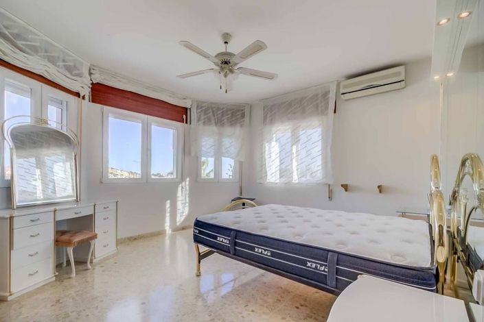 Image No.32-4 Bed Villa for sale