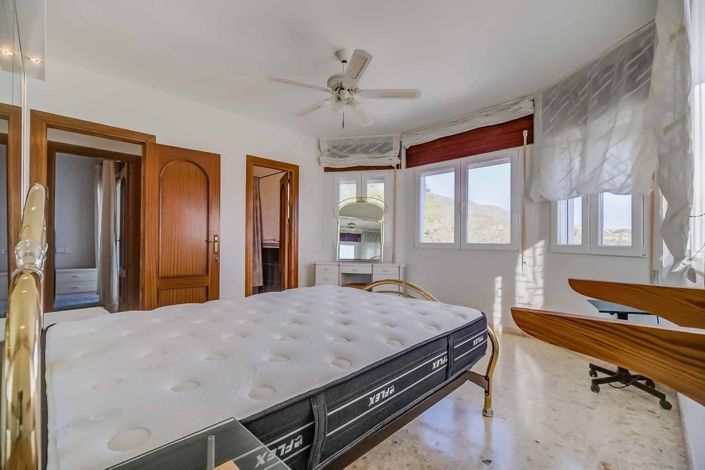 Image No.33-4 Bed Villa for sale