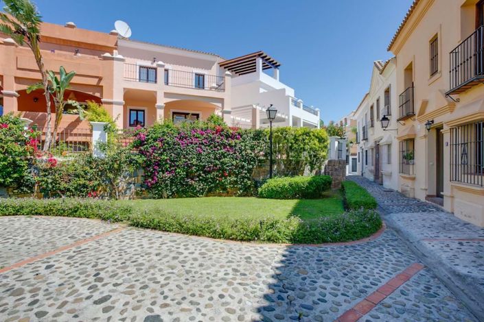 Image No.2-4 Bed Townhouse for sale