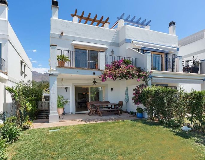 Image No.1-Maison de ville de 4 chambres à vendre à Estepona