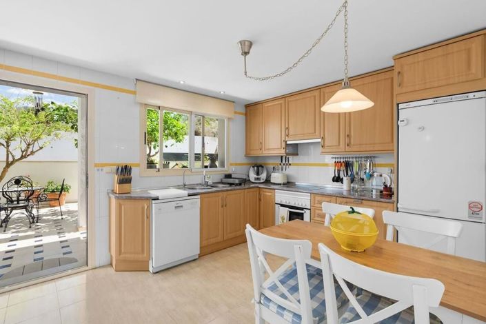 Image No.8-Maison de ville de 4 chambres à vendre à Estepona