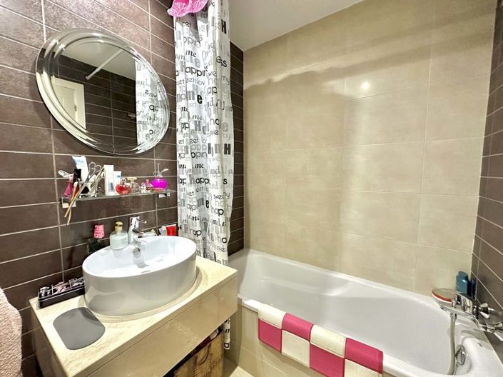 Image No.12-3 Bed Apartment for sale