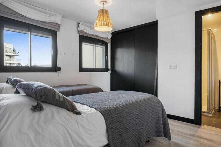 Image No.12-3 Bed Apartment for sale