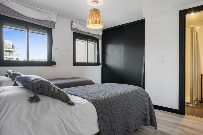 Image No.12-3 Bed Apartment for sale