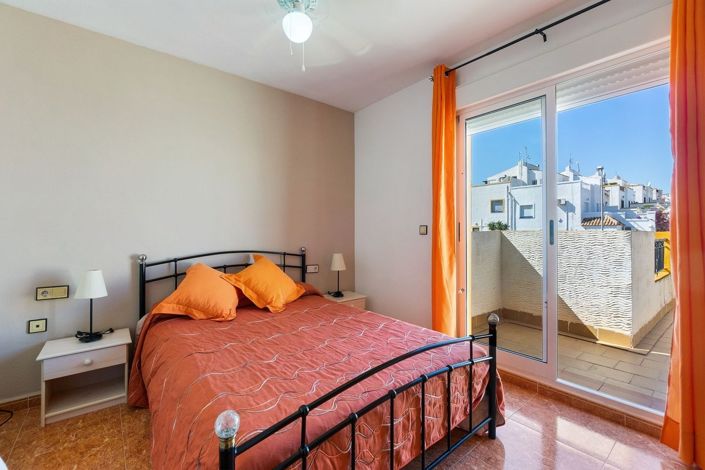 Image No.12-3 Bed Townhouse for sale