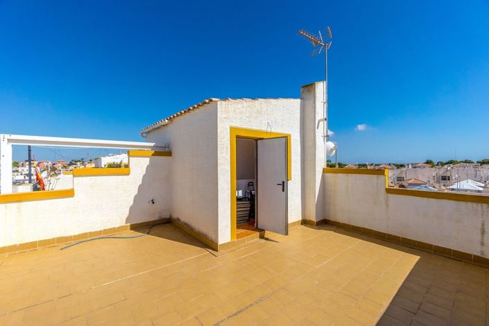 Image No.20-3 Bed Townhouse for sale