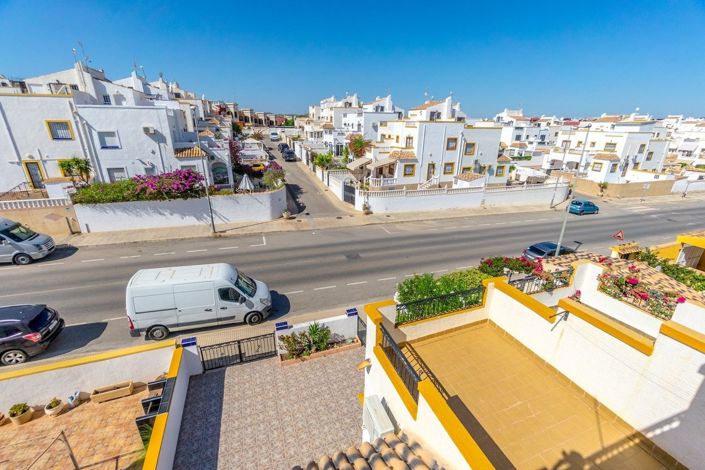 Image No.21-3 Bed Townhouse for sale