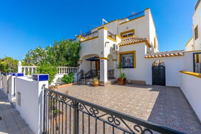 Image No.30-3 Bed Townhouse for sale