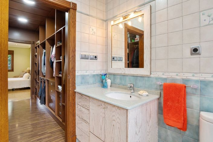 Image No.10-4 Bed Villa for sale