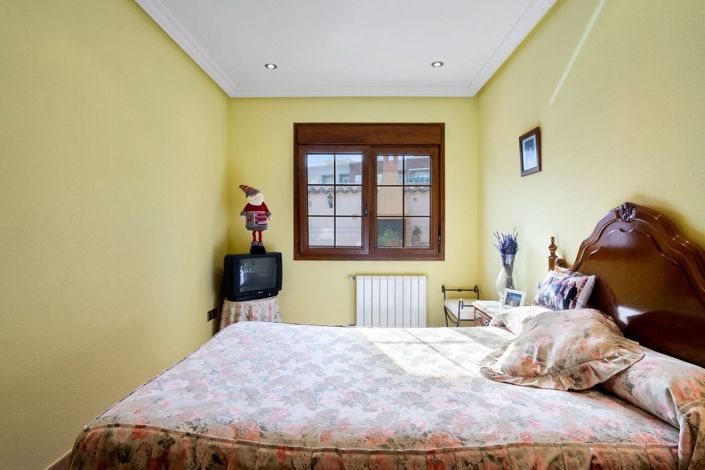 Image No.12-4 Bed Villa for sale