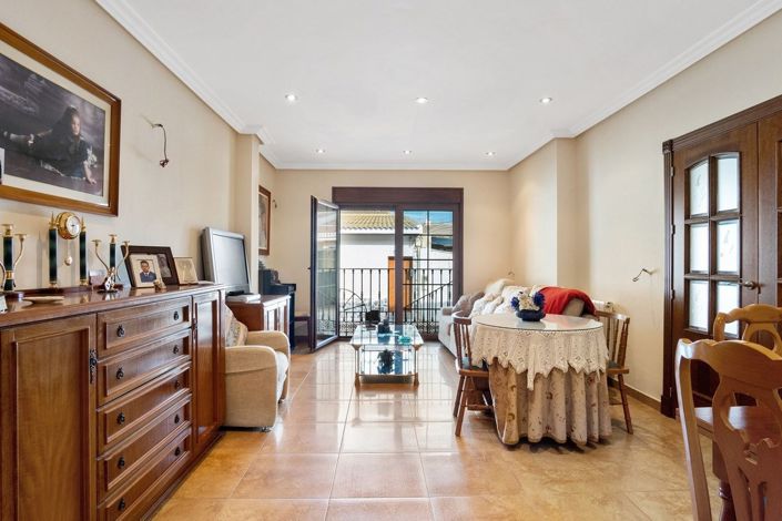 Image No.2-4 Bed Villa for sale