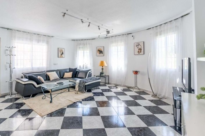 Image No.3-4 Bed Villa for sale