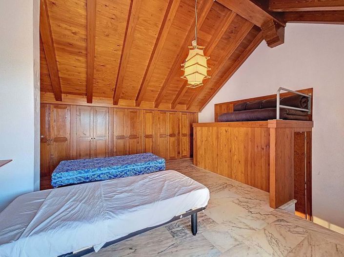 Image No.14-4 Bed Townhouse for sale