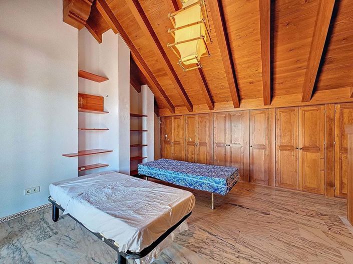 Image No.15-4 Bed Townhouse for sale