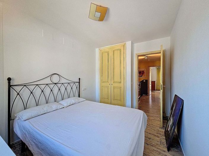 Image No.18-4 Bed Townhouse for sale