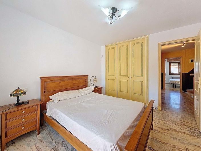 Image No.22-4 Bed Townhouse for sale