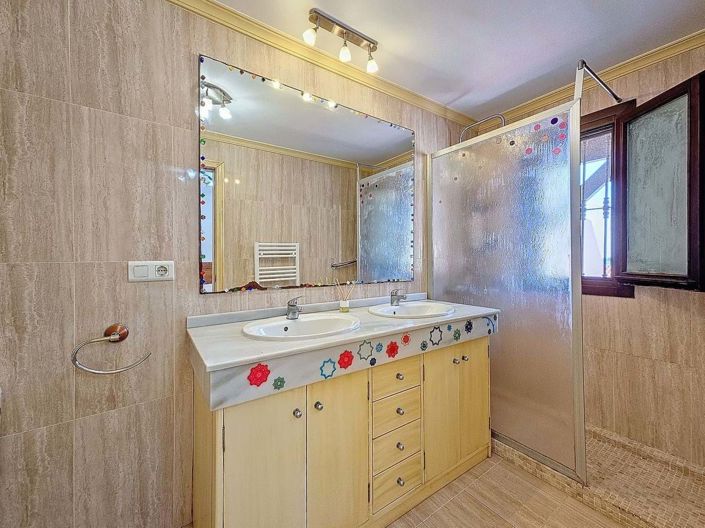 Image No.24-4 Bed Townhouse for sale