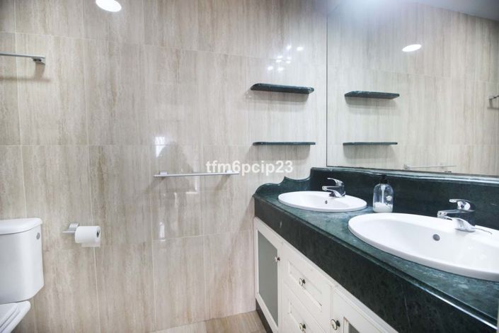 Image No.10-5 Bed Townhouse for sale