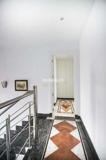 Image No.17-5 Bed Townhouse for sale