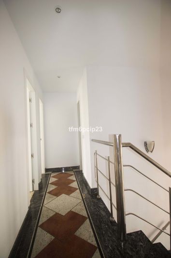 Image No.23-5 Bed Townhouse for sale