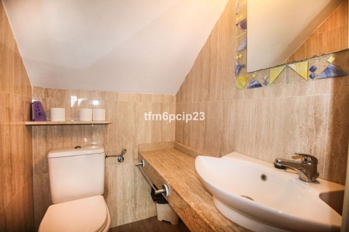 Image No.30-5 Bed Townhouse for sale