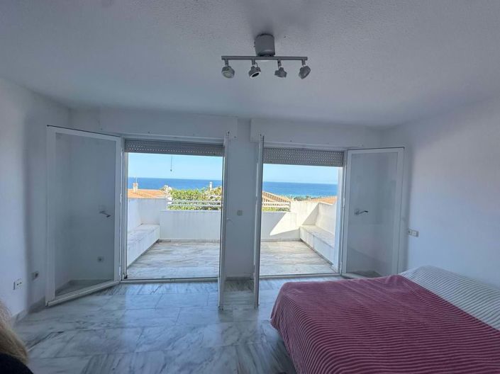 Image No.25-3 Bed Townhouse for sale